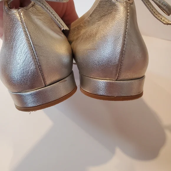 Stuart Weitzman Bolshoi Gold Flats Women's Size 9 - Picture 7 of 13